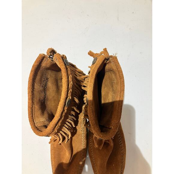 Minnetonka Brown Suede Fringe Back Zip Ankle Bootie Moccasin Shoes Size 7 - Picture 9 of 10